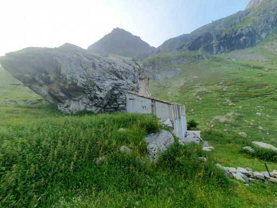 Cabane de la Quebe d\'Arrious (1882m)