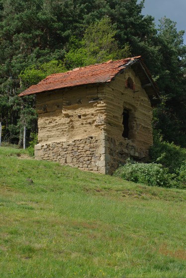Cabane en pisé