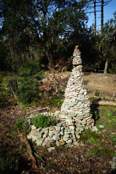Cairn élancé