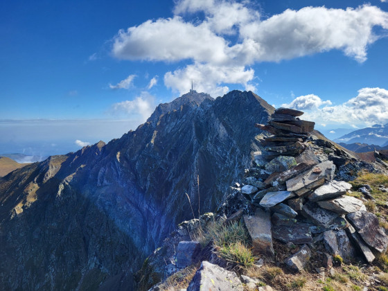 Cairn sommital du Pic Merlheu et Crête de Pène Blanque et du Pic du Midi de Bigorre