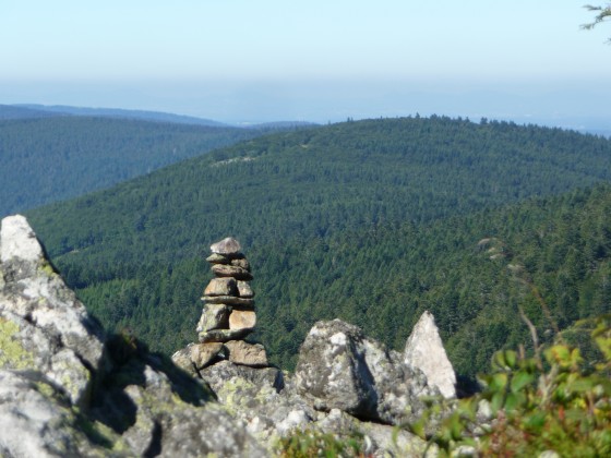 Cairn dans un pierrier (Pilat)