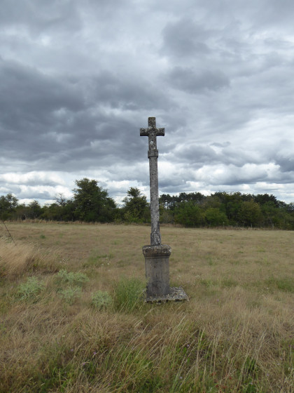 Calvaire &agrave; l'entr&eacute;e du village