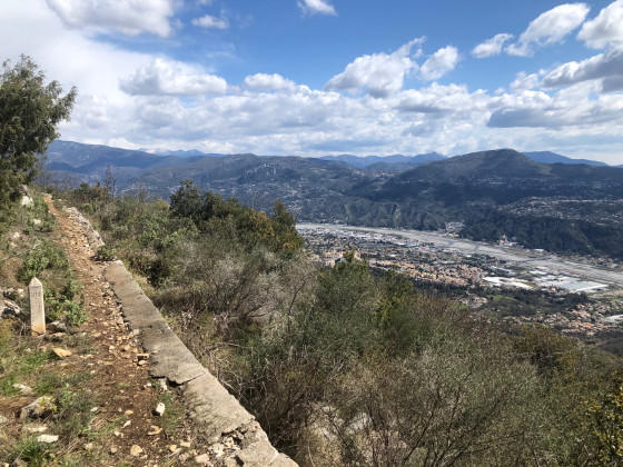 Canal de la Gravière et vue sur le Var