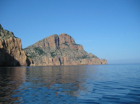 Capo Rosso vu depuis la mer