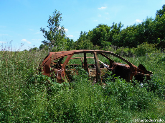 Carcasse de voiture
