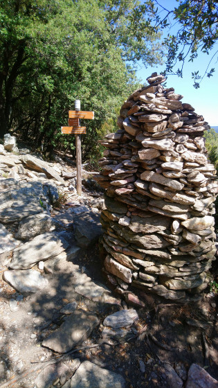 Carrefour de la piste des biterrois et du sentier des gardes