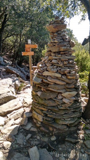 Carrefour Saint Martin et son cairn