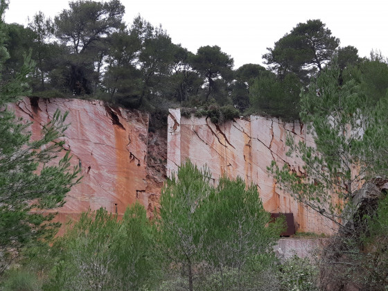 Carri&egrave;re de marbre rouge