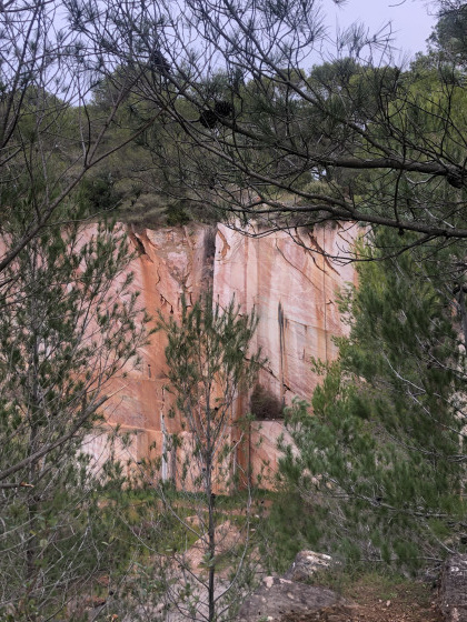 Carri&egrave;re de marbre rouge