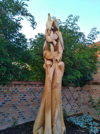Cèdre sculpté