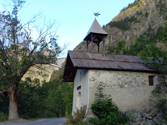 chapelle en allant sur entre les Aigues