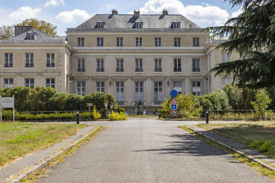 Ch&acirc;teau de Br&eacute;vannes et parc L&eacute;on Bernard