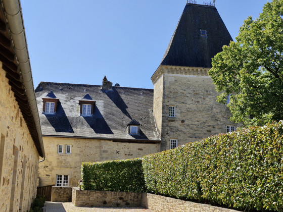 Chateau de Larres