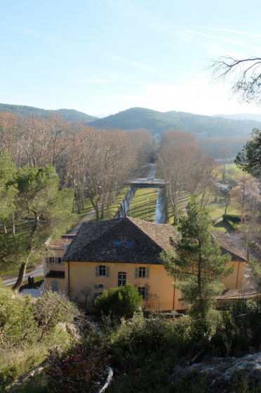 Chateau du Tholonet vu du sentier