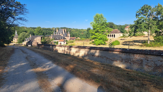 Château et dépendances