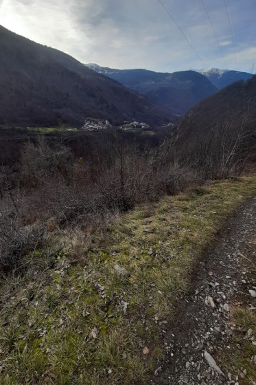 Chemin à flanc de la vallée du Doron de Bozel