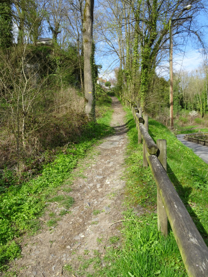 Chemin d'accès à l'église