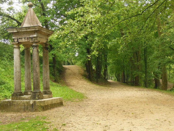 Chemin dans le parc du Bois des naix