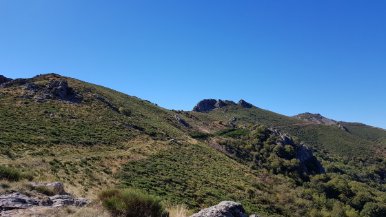 Chemin de crête entre Pic de Ladenne et Rocher de Courcoussat