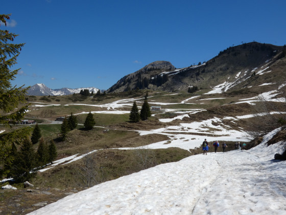 chemin enneig&eacute; au d&eacute;part