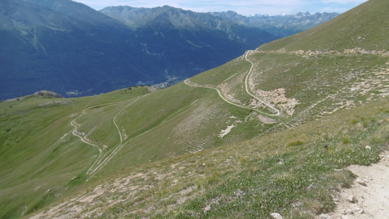 Chemin qui descend de la Turra