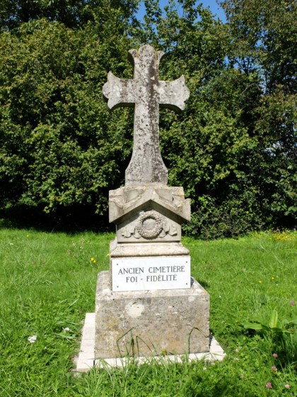 Chenecey : Église de l\'Exaltation de la Sainte-Croix