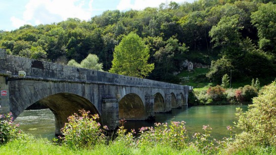Chenecey : Le vieux pont
