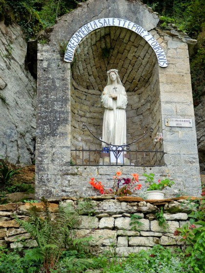 Chenecey : Oratoire à Notre-Dame-de-la-Salette