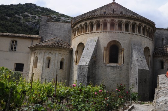 Chevet de l\'église de Saint-Guilhem-le-désert