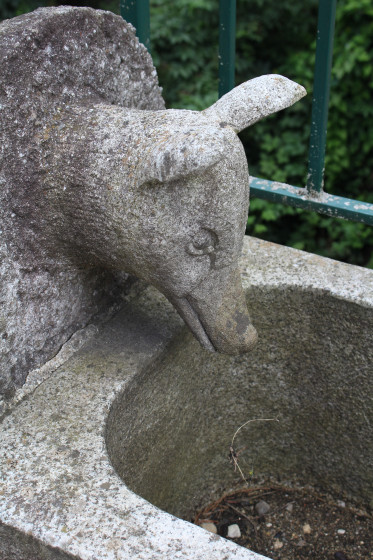 Chien de pierre