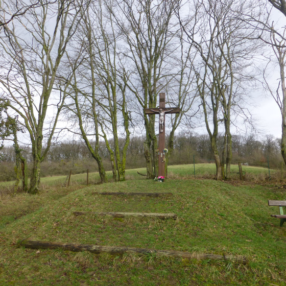 Christ sur une croix en bois