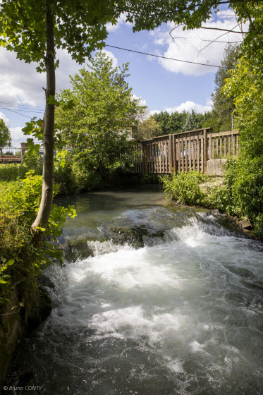 Chute d'eau sur L'Esches  &agrave; proximit&eacute; de belle eglise