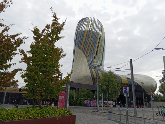 Cité du Vin, le musée du vin de Bordeaux, quasi incontournable.