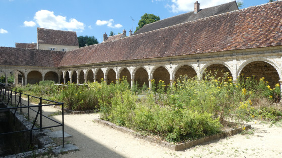 Cloître de l'église Notre-Dame de Donnemarie