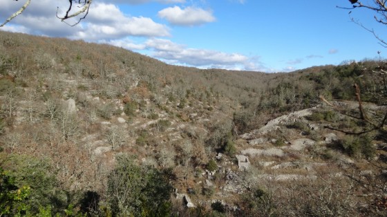 Collines derrière Lanas