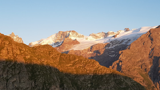 Couch&eacute; de soleil sur la Meije