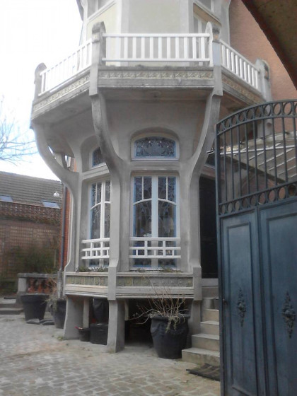 Cour de la maison Lalique
