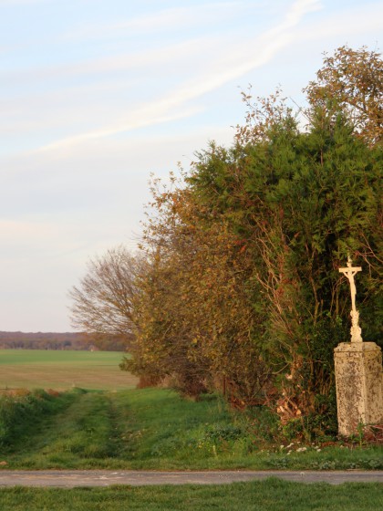 Croix à la ferme de Châteaufort