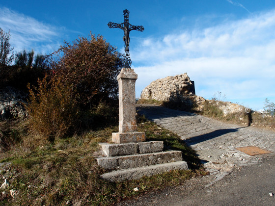 Croix &agrave; la Table d'h&ocirc;tes du Rousset