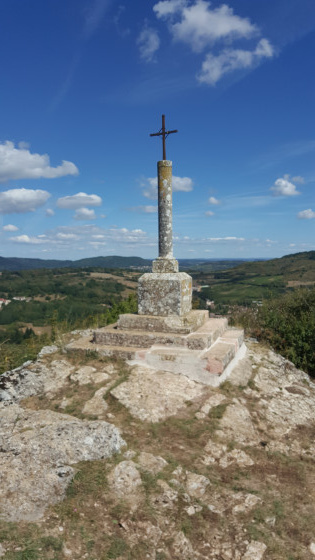 Croix au sommet du Mont Avril
