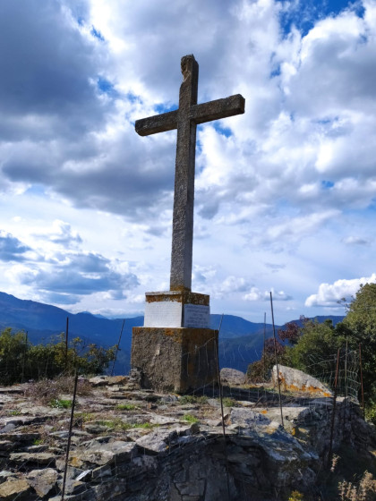 Croix au sommet du Monte Taglio