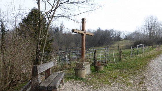 Croix de mission au point haut de la randonn&eacute;e