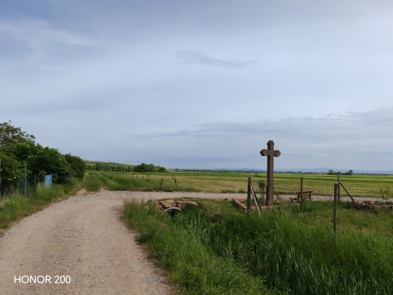 Croix en pleine campagne