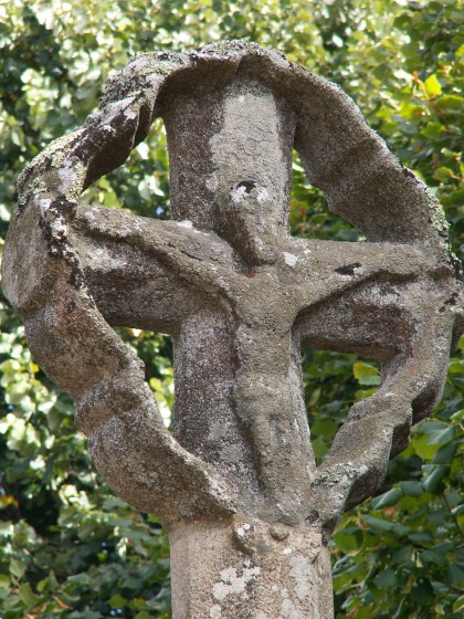 Croix sur un petit calvaire