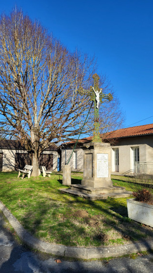 Croix sur la place des marronniers à Viterbe
