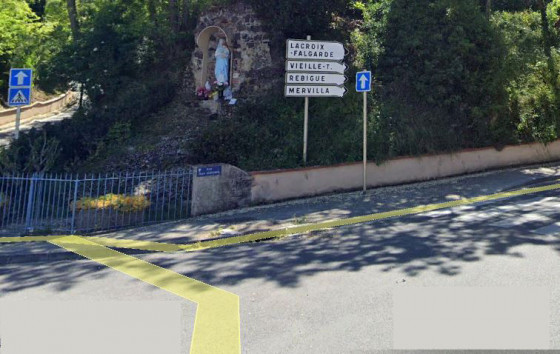 Dans Castanet rond-point de la Vierge
