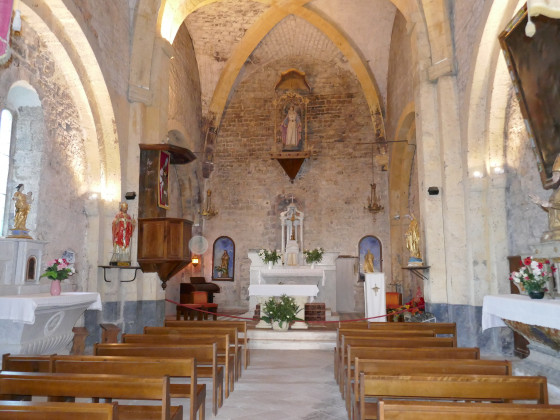 Dans l\'église