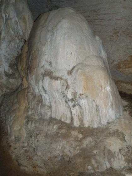 Dans la grotte de la Dame Blanche