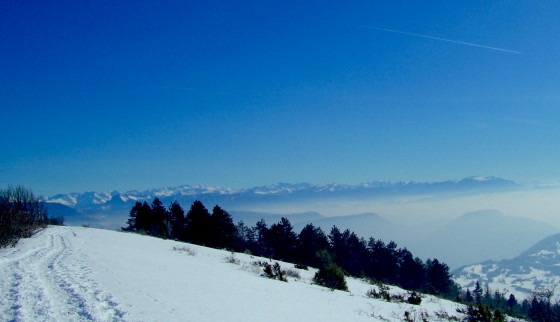 De la crête du Mont Pela