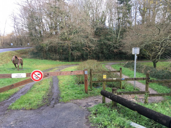 Début du chemin du Cens